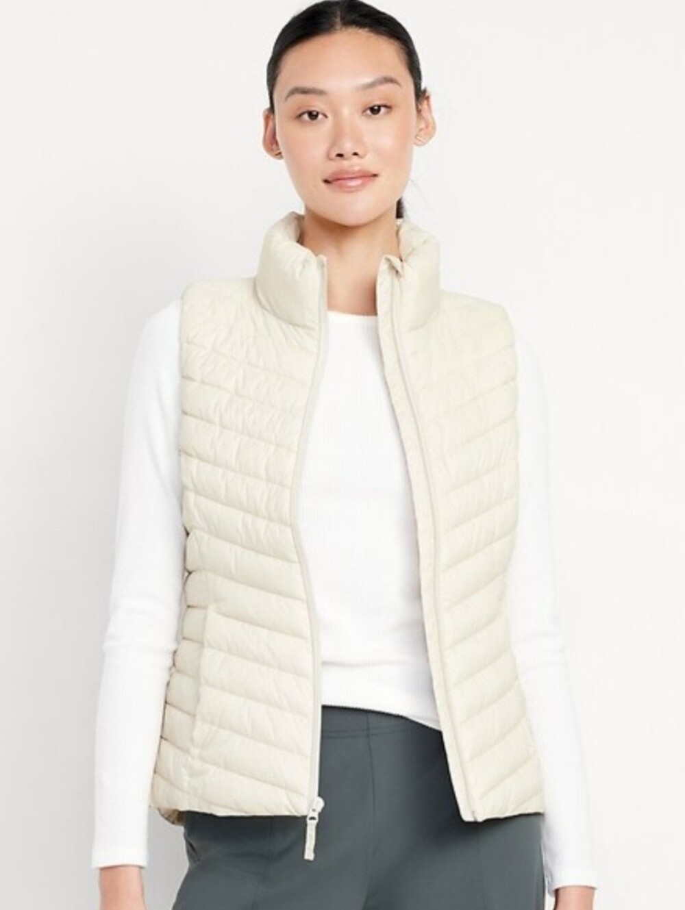 Old Navy Lightweight Puffer Vest in Cream